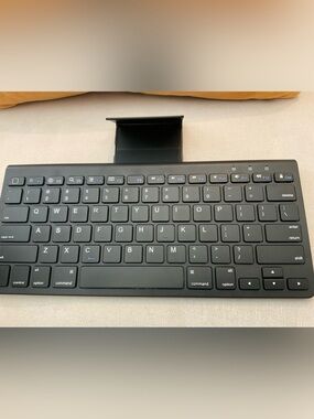 OMOTON Ultra-Slim Bluetooth Keyboard for iPad,iPad Pro/Air/Mini,iPhone